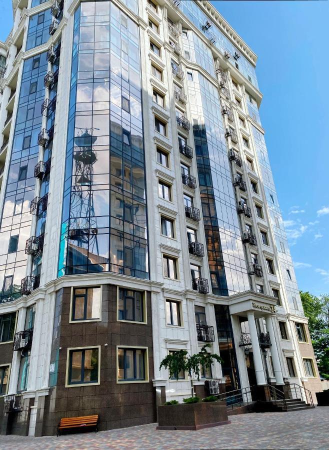 Italian Boulevard Modern Apartment Odesa Exterior foto